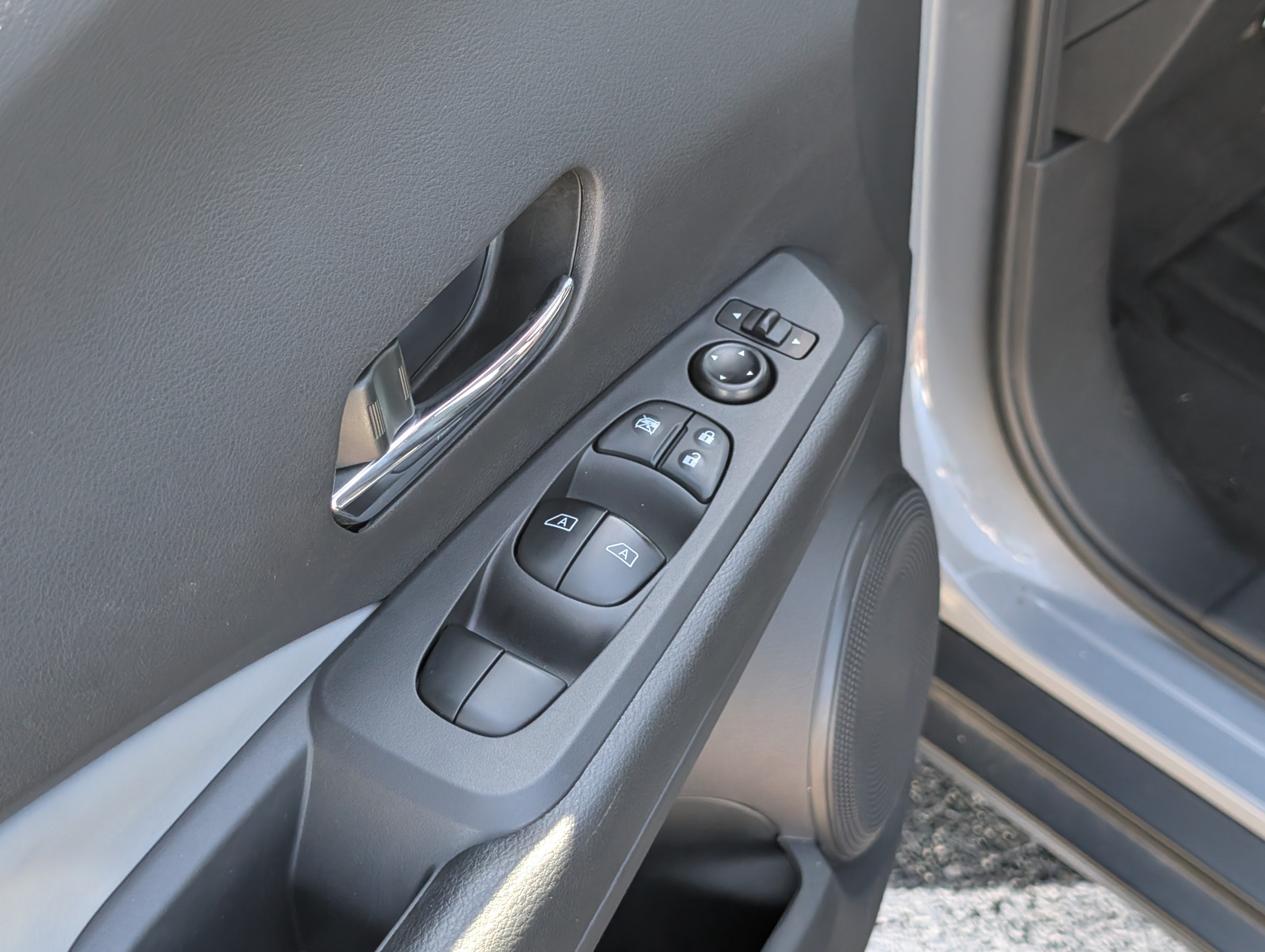Used 2023 Nissan Kicks SR w/ SR Premium Package FWD image 17