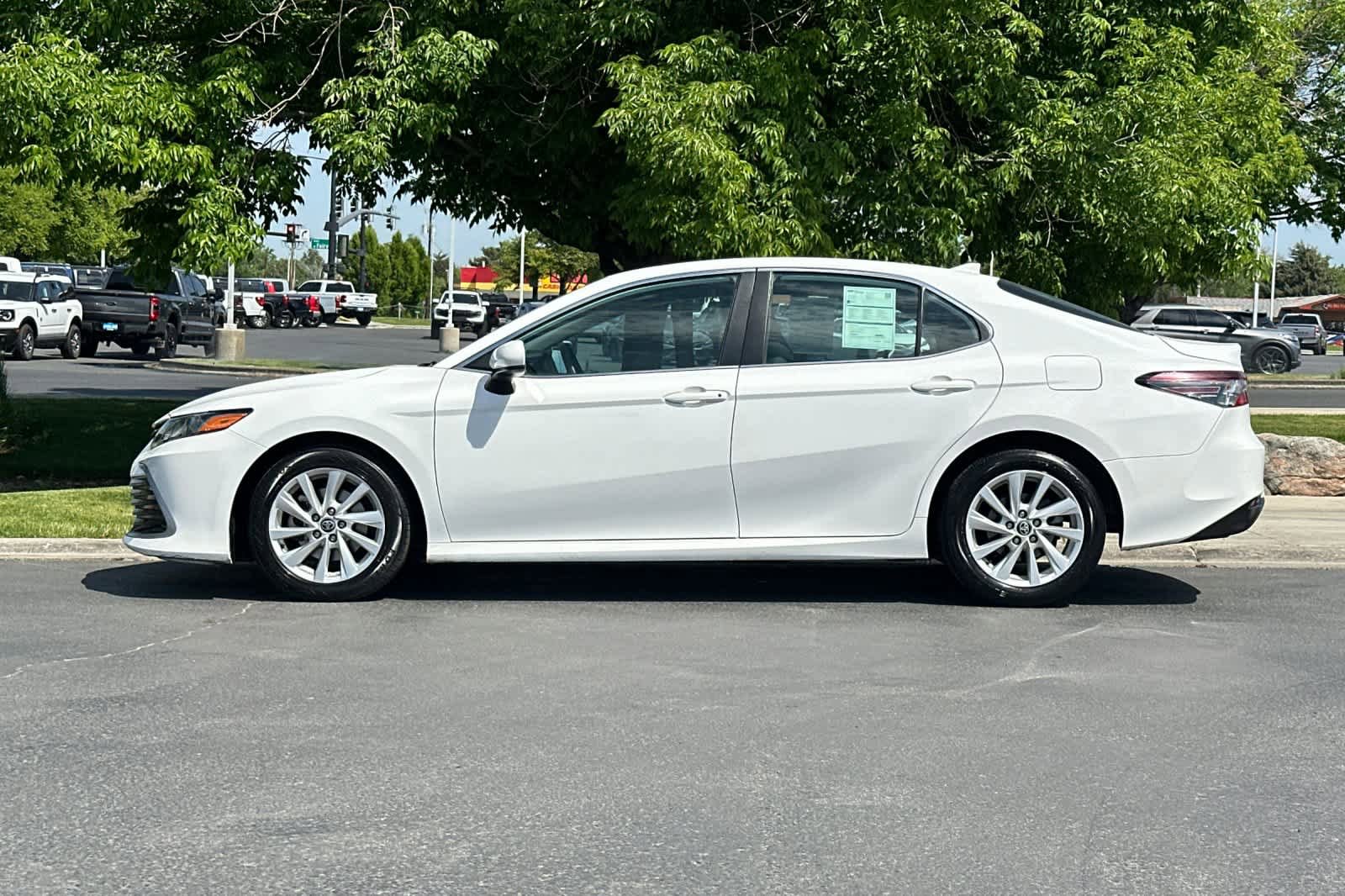 Used 2021 Toyota Camry LE FWD image 5