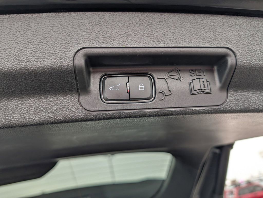 Certified 2022 Ford Explorer XLT w/ Equipment Group 202A image 20