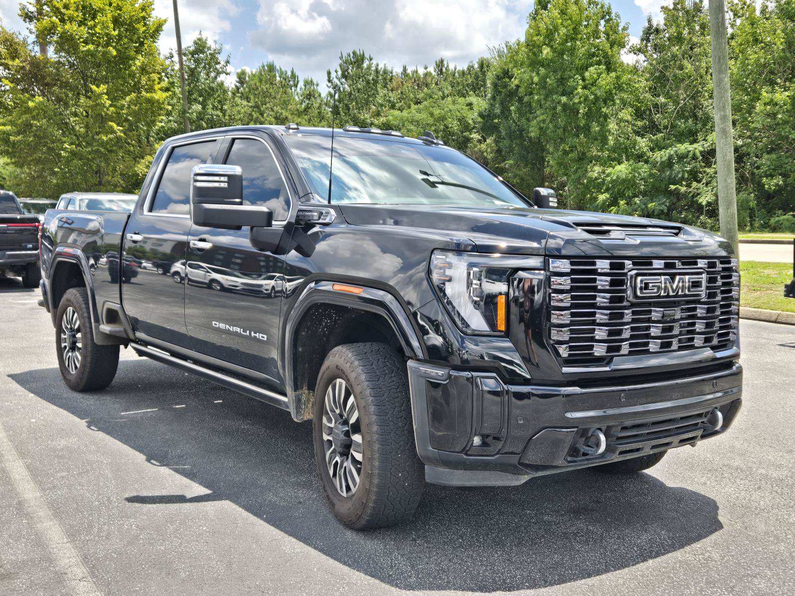 Used 2026 GMC Sierra 2500 Denali Ultimate AWD/4WD image 3