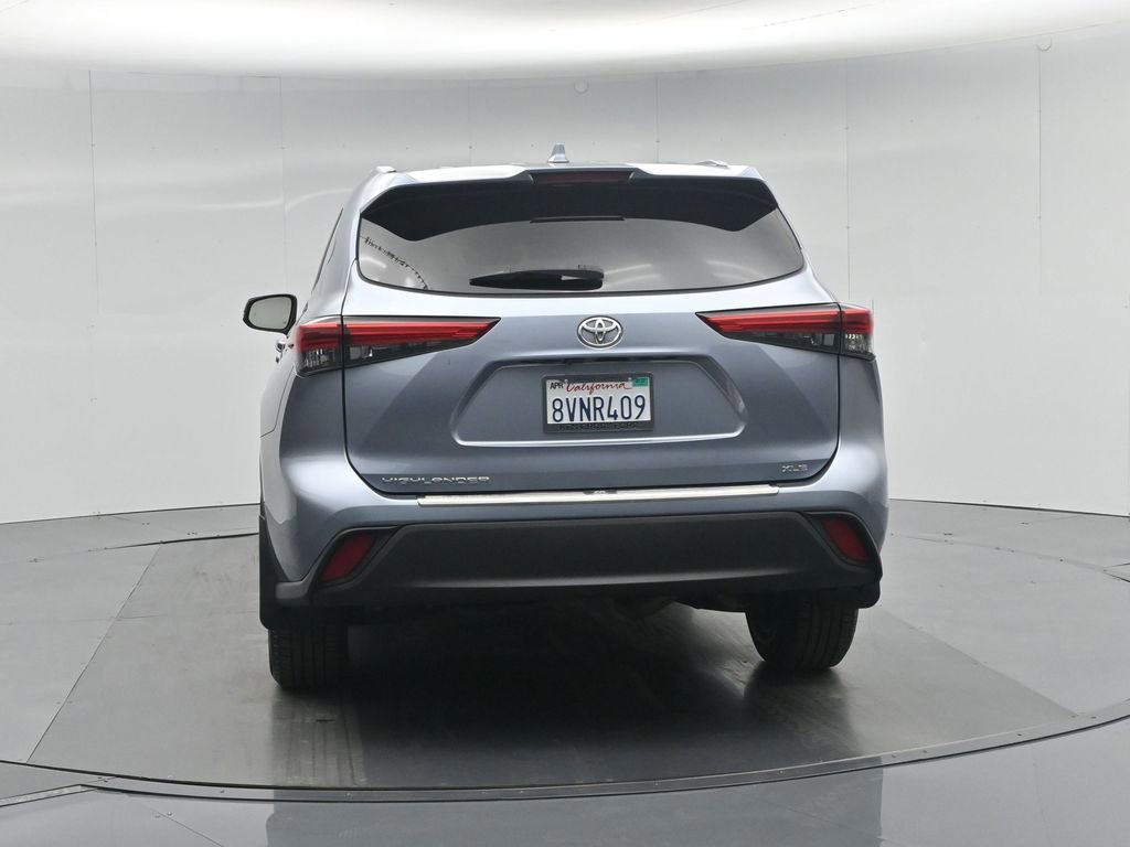 Used 2021 Toyota Highlander XLE image 12