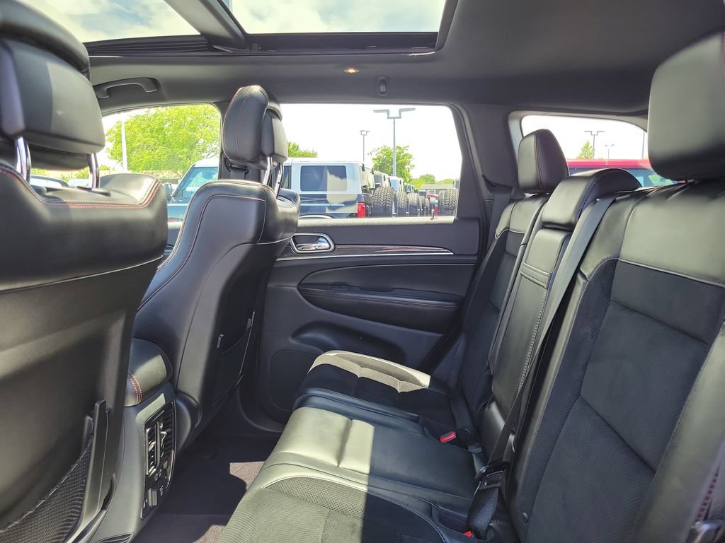 Used 2017 Jeep Grand Cherokee Trailhawk w/ Trailhawk Luxury Group AWD/4WD image 13