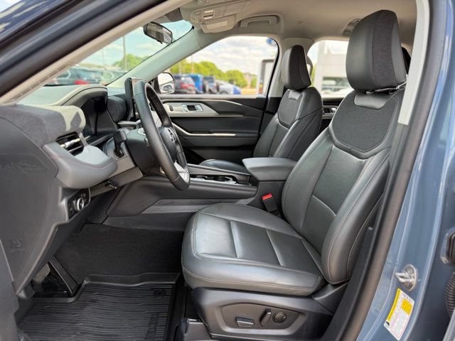 Certified 2025 Ford Explorer Active w/ Active Comfort Package AWD/4WD image 12