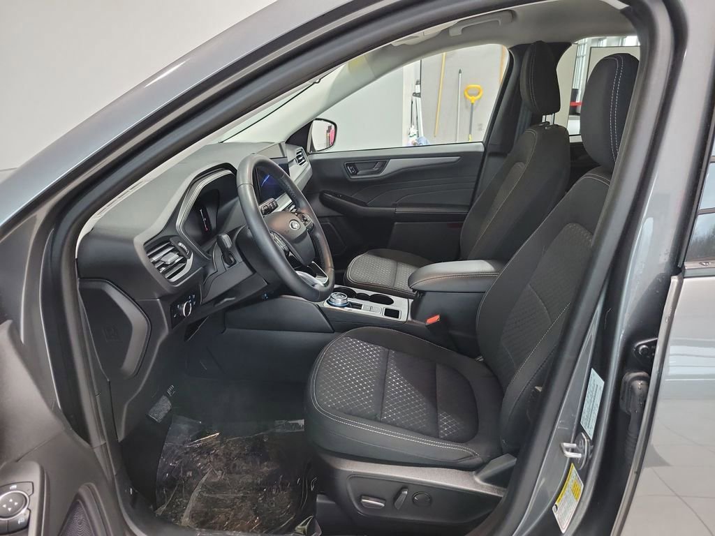 Certified 2023 Ford Escape Active w/ Tech Pack #1 AWD/4WD image 2