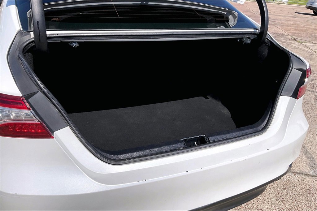Used 2020 Toyota Camry XLE image 37