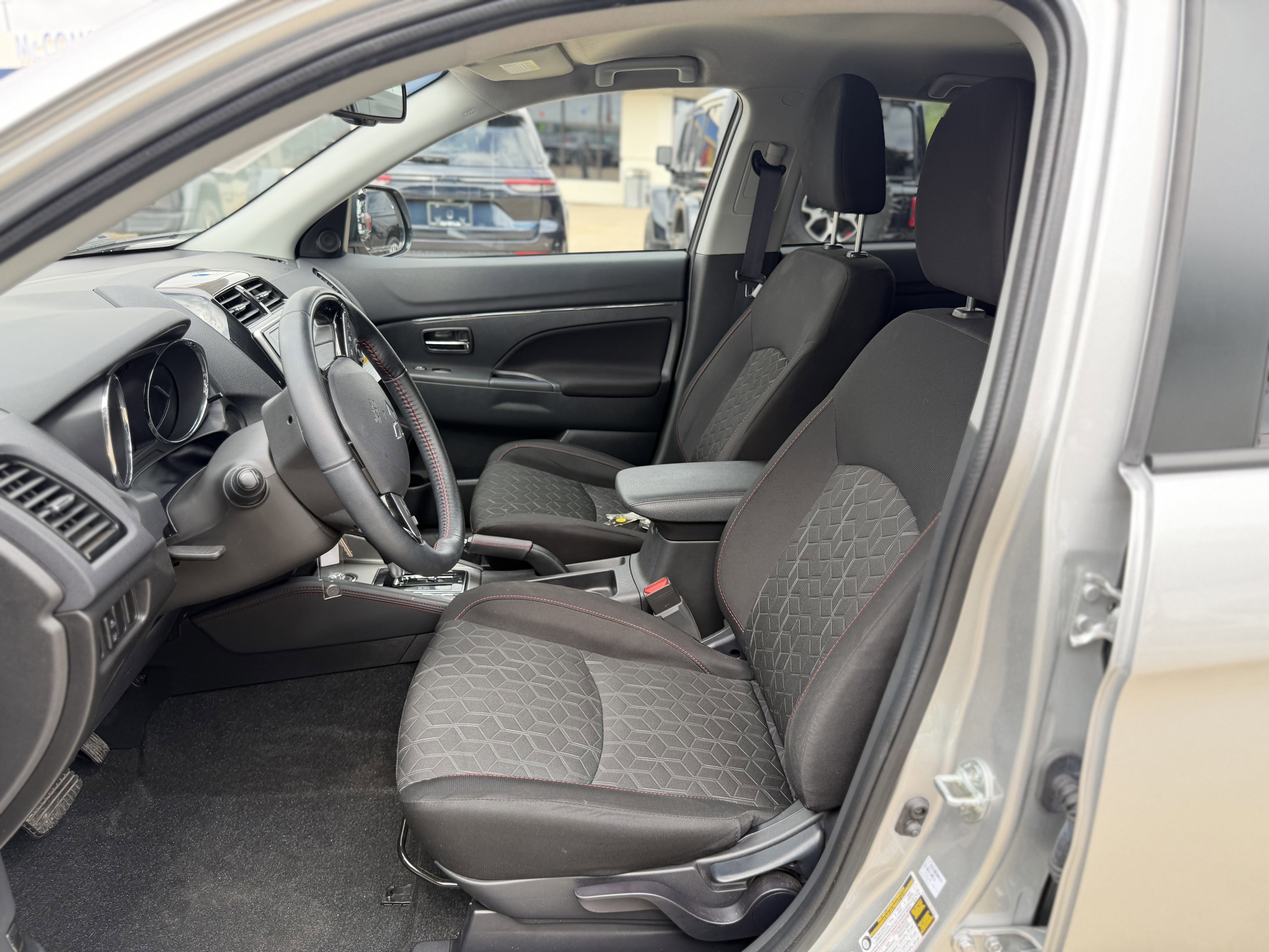 Used 2025 Mitsubishi Outlander Sport LE AWD/4WD image 14