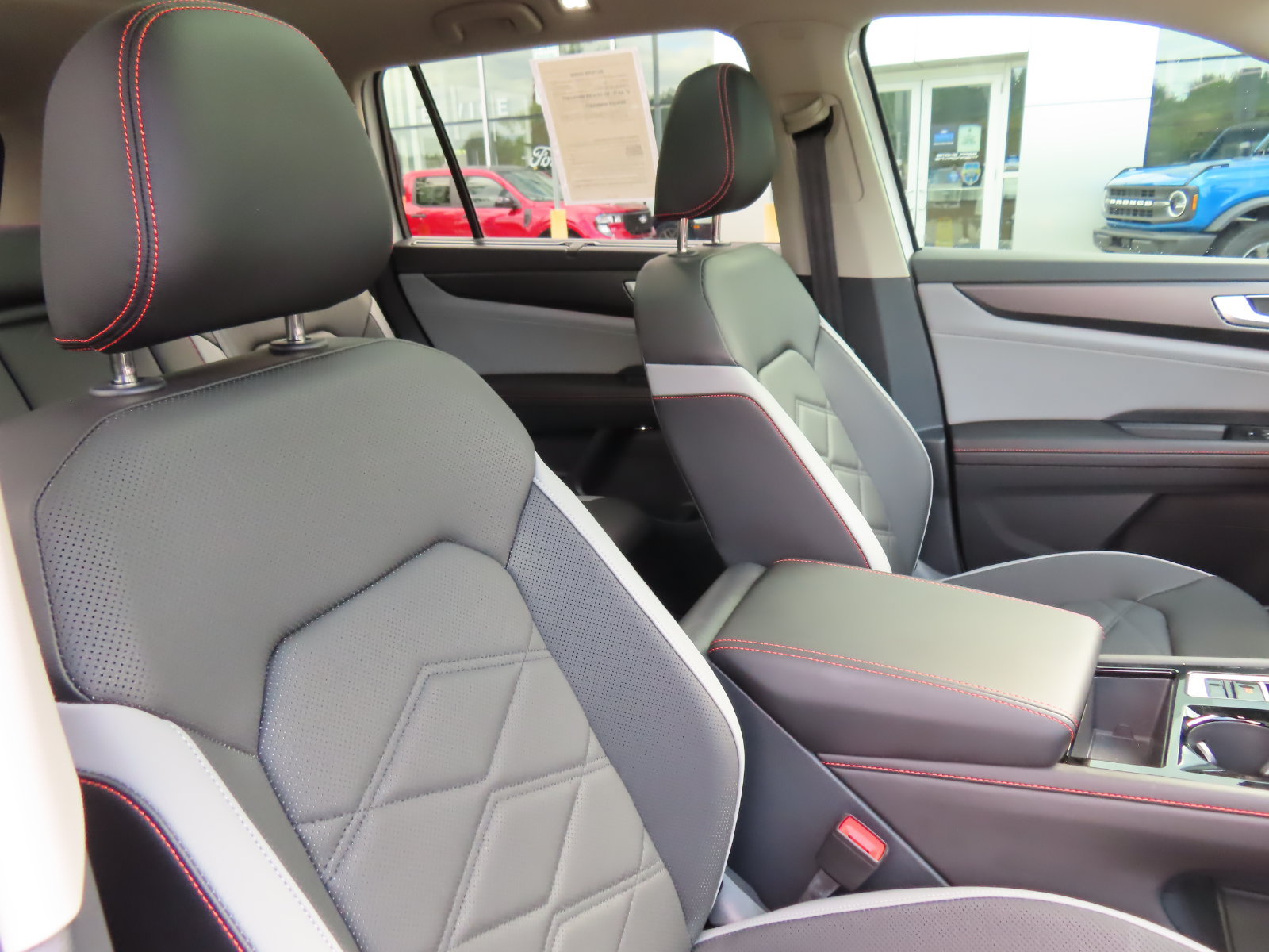 Used 2025 Volkswagen Atlas Peak Edition SE AWD/4WD image 39