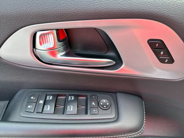 Used 2025 Chrysler Pacifica Limited FWD image 13