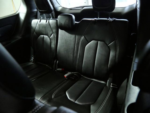 Used 2025 Chrysler Pacifica Select image 15