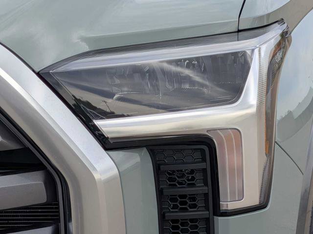 Used 2025 Toyota Tundra Limited AWD/4WD image 10