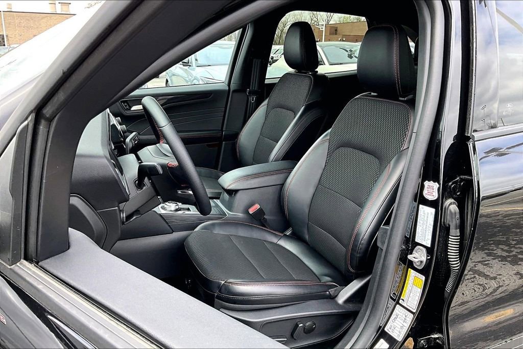 Certified 2025 Ford Escape ST-Line AWD/4WD image 23