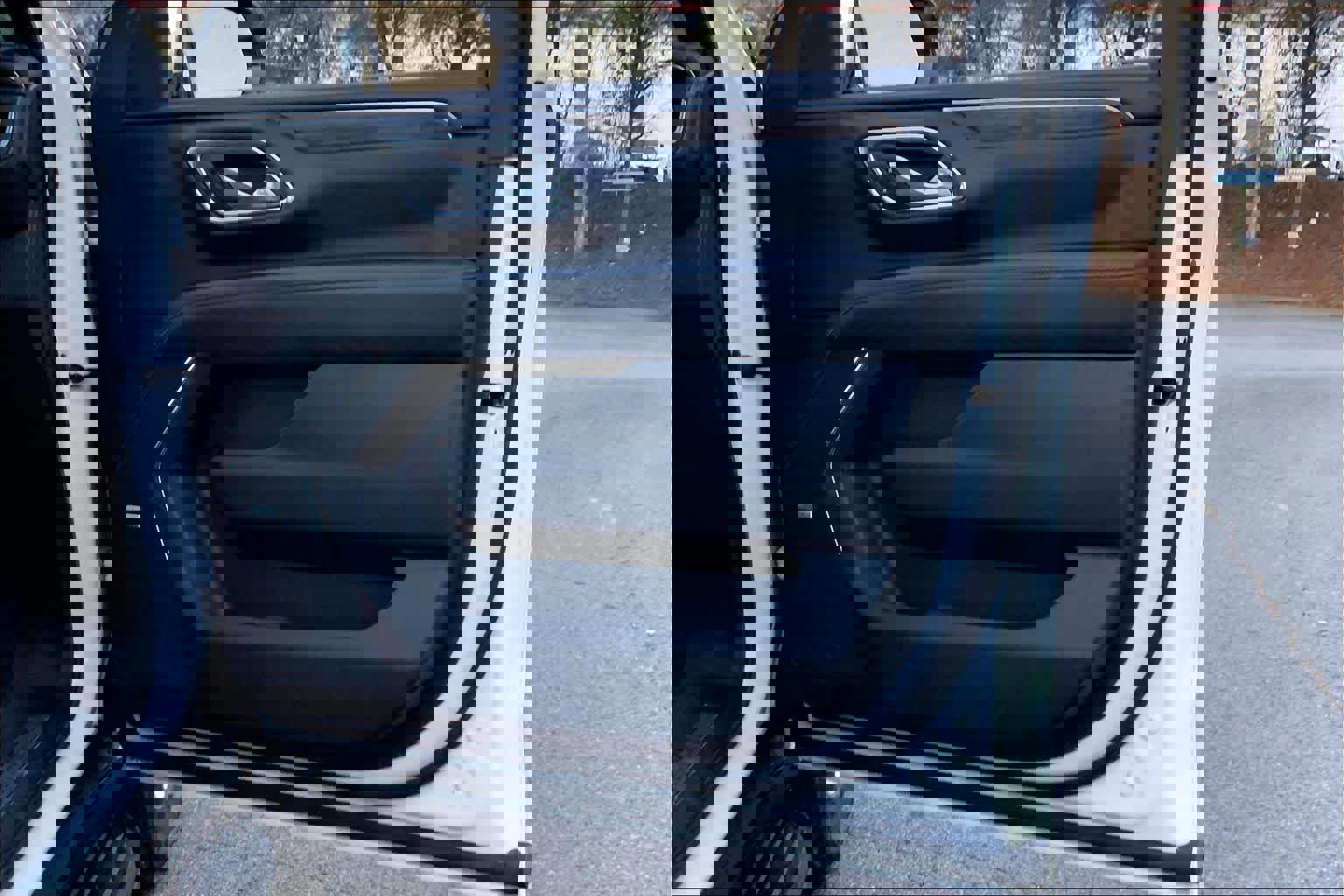 Used 2023 Chevrolet Suburban Premier image 22