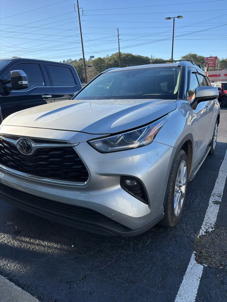 Used 2022 Toyota Highlander Limited image 2