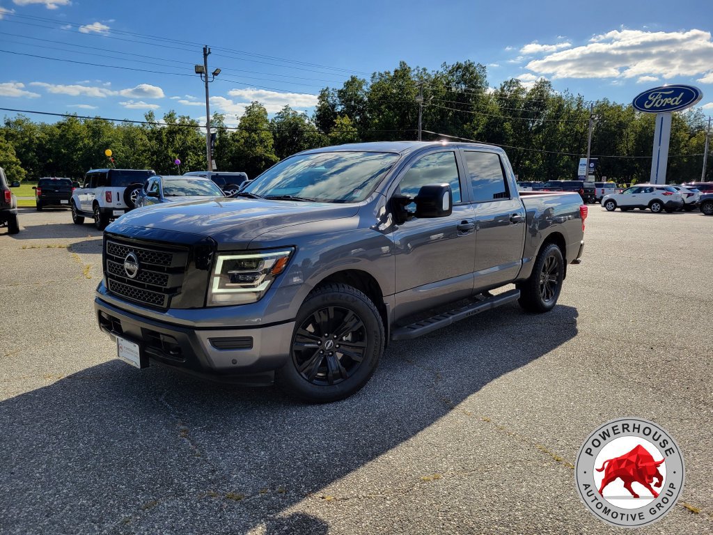 Used 2024 Nissan Titan SV w/ SV Convenience Package RWD image 2