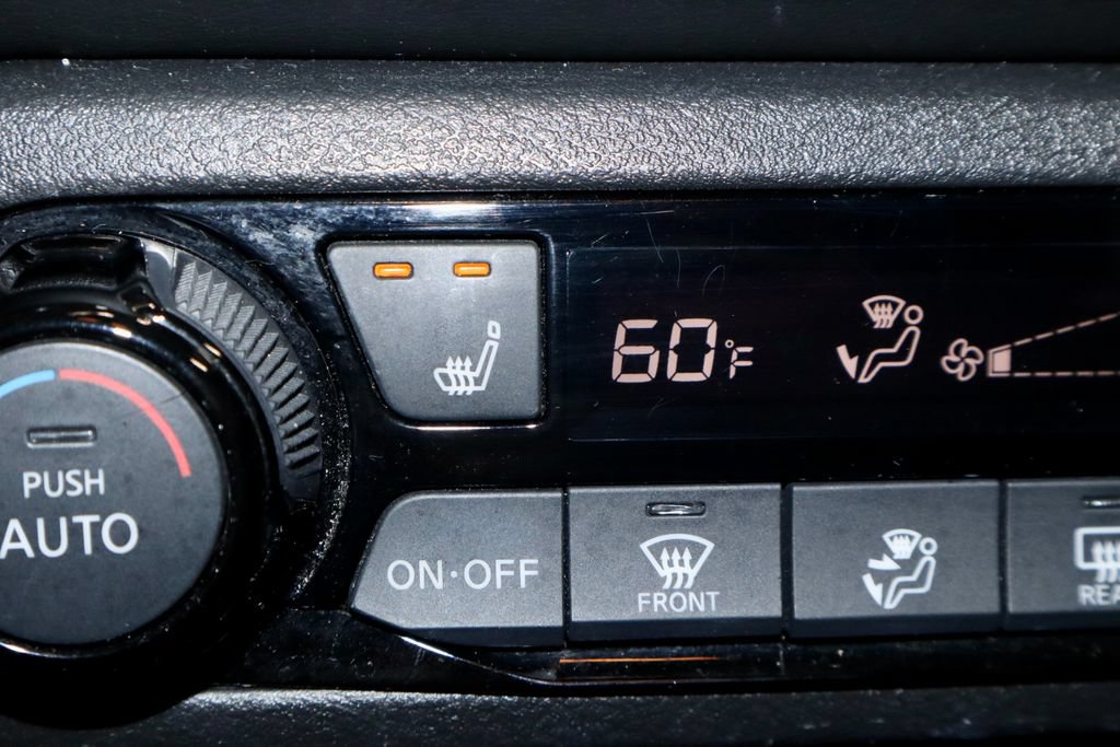 Used 2021 Nissan Kicks SR w/ SR Premium Package FWD image 4