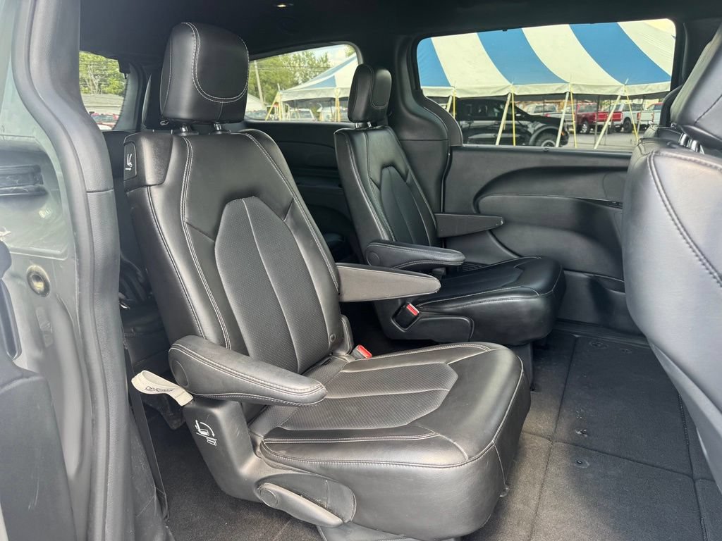 Used 2025 Chrysler Pacifica Select FWD image 18