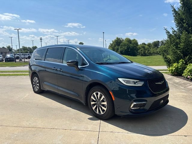 Used 2024 Chrysler Pacifica Limited FWD image 32