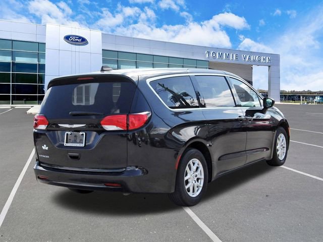 Used 2023 Chrysler Voyager LX FWD image 4