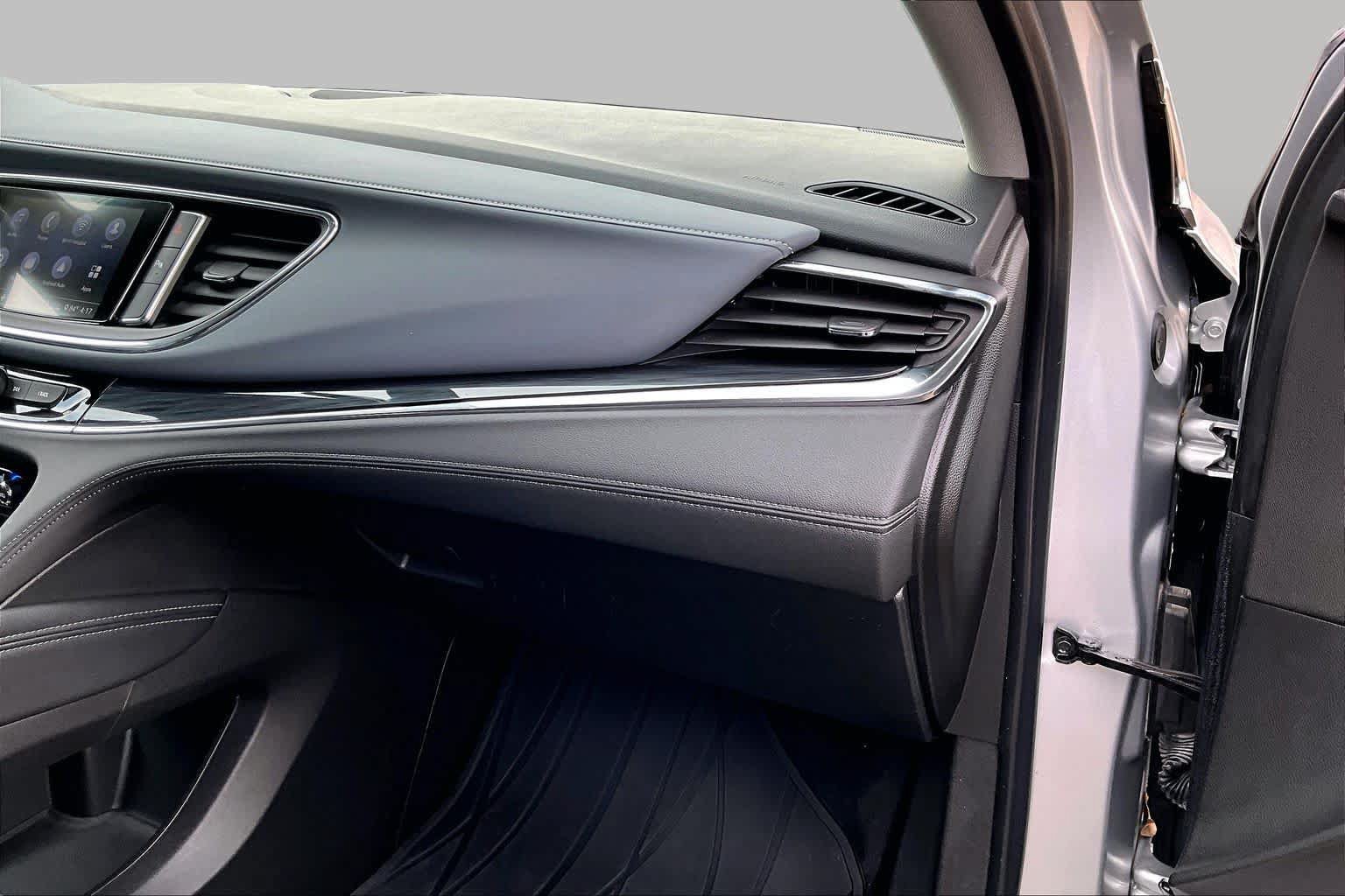 Used 2020 Buick Enclave Essence FWD image 19