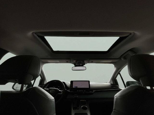 Used 2025 Toyota Sienna XLE FWD image 24