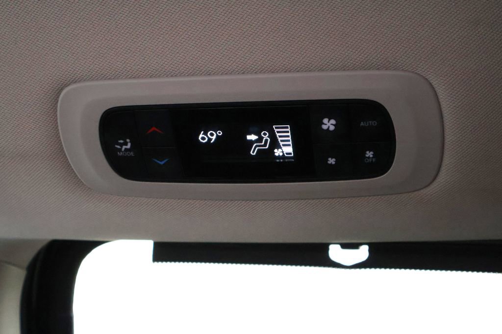 Used 2024 Chrysler Pacifica Touring-L FWD image 26