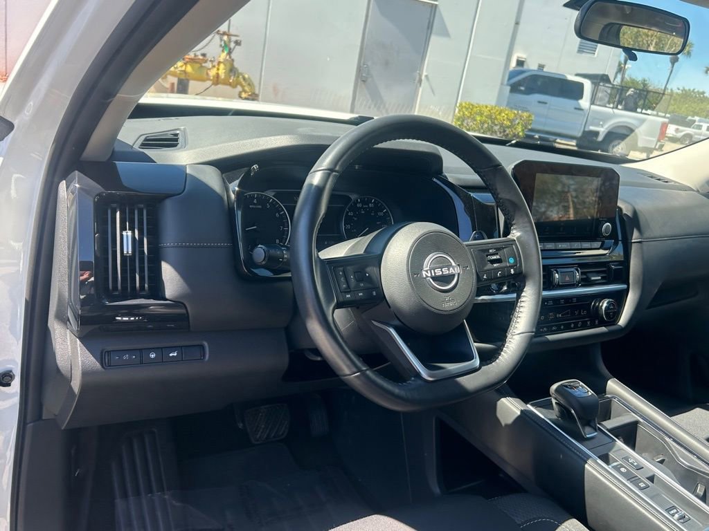 Used 2025 Nissan Pathfinder SV image 31