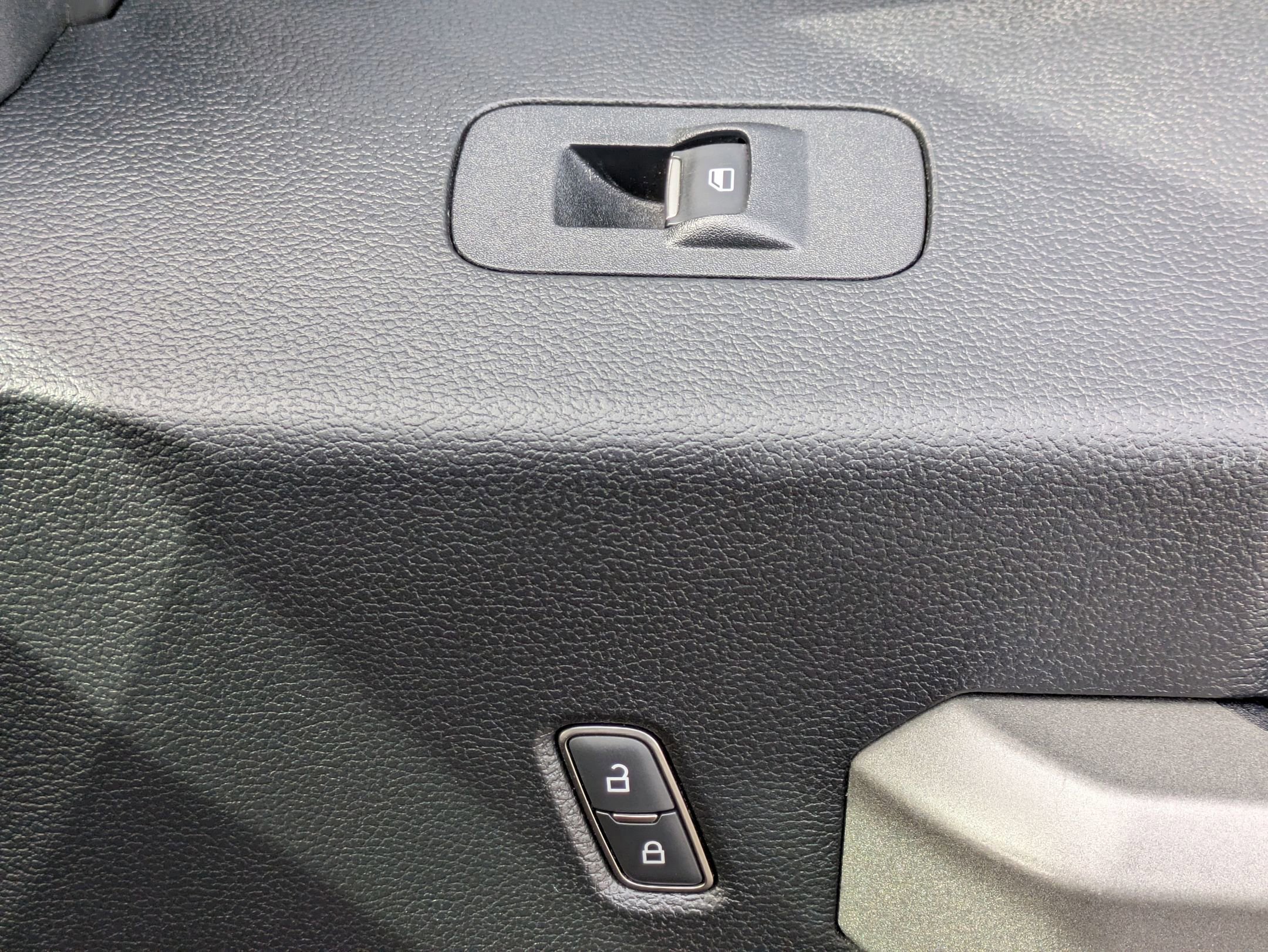 Certified 2018 Ford F150 Raptor w/ Equipment Group 802A Luxury image 43