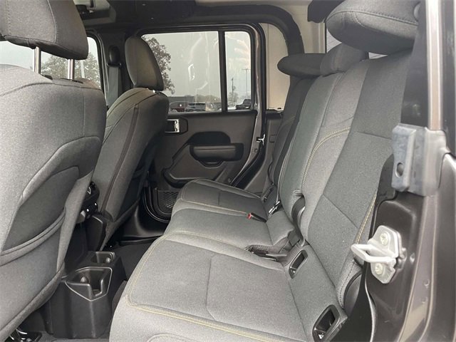 Used 2025 Jeep Gladiator Sport image 10