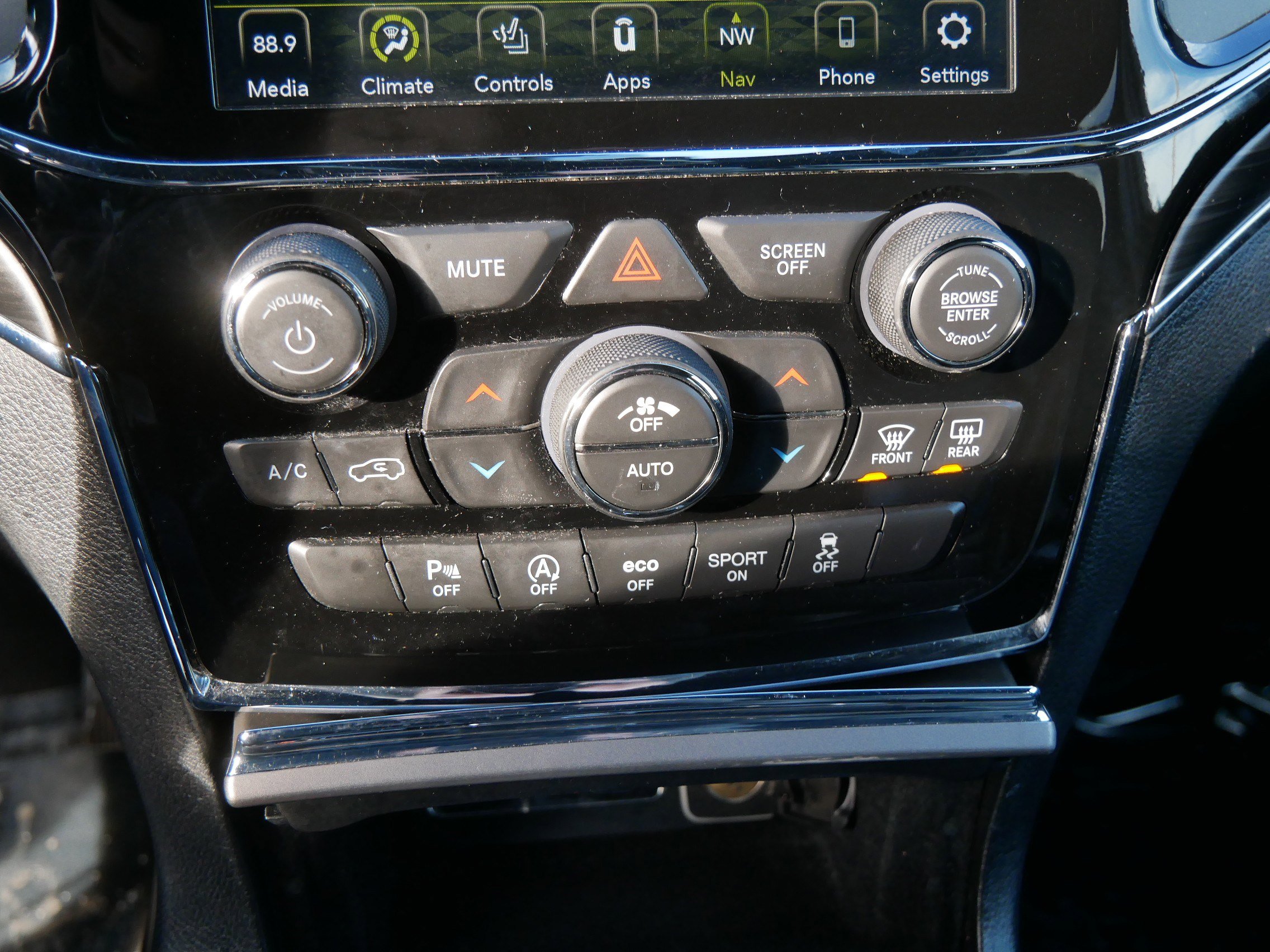 Used 2020 Jeep Grand Cherokee Limited image 23