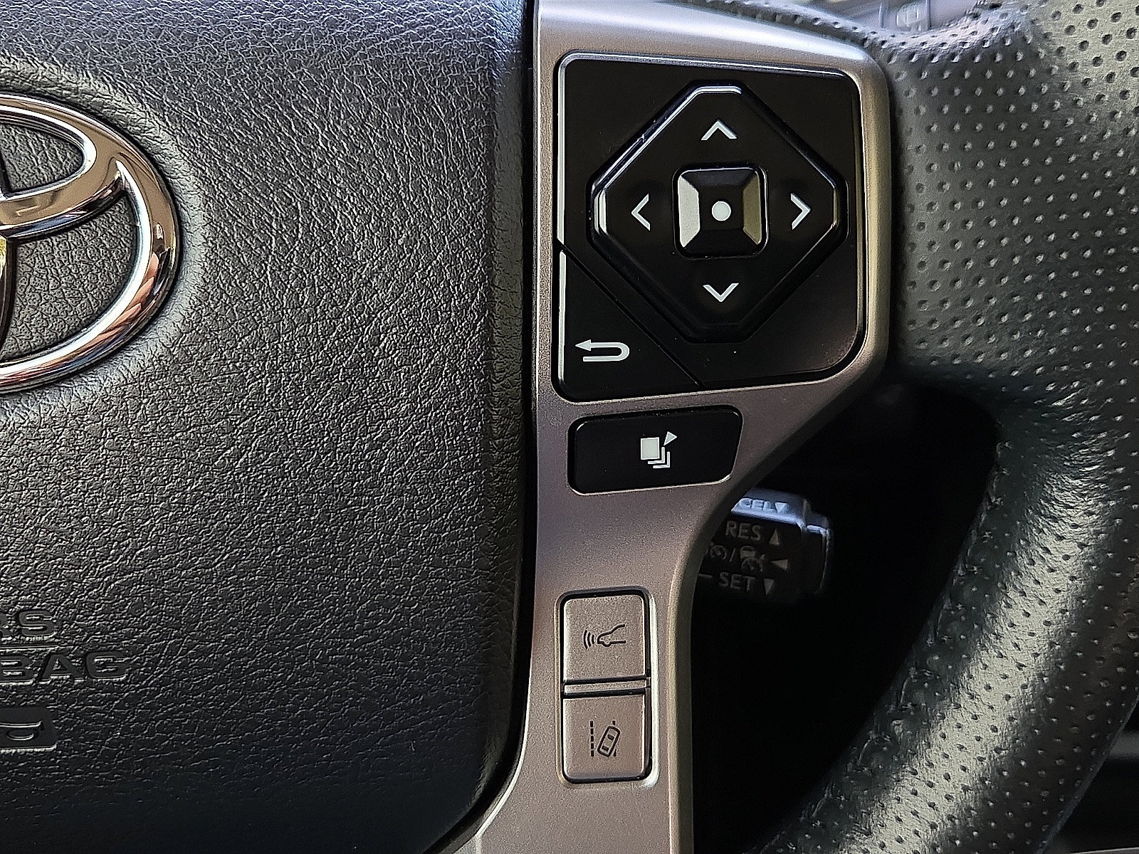 Used 2024 Toyota 4Runner Limited AWD/4WD image 19