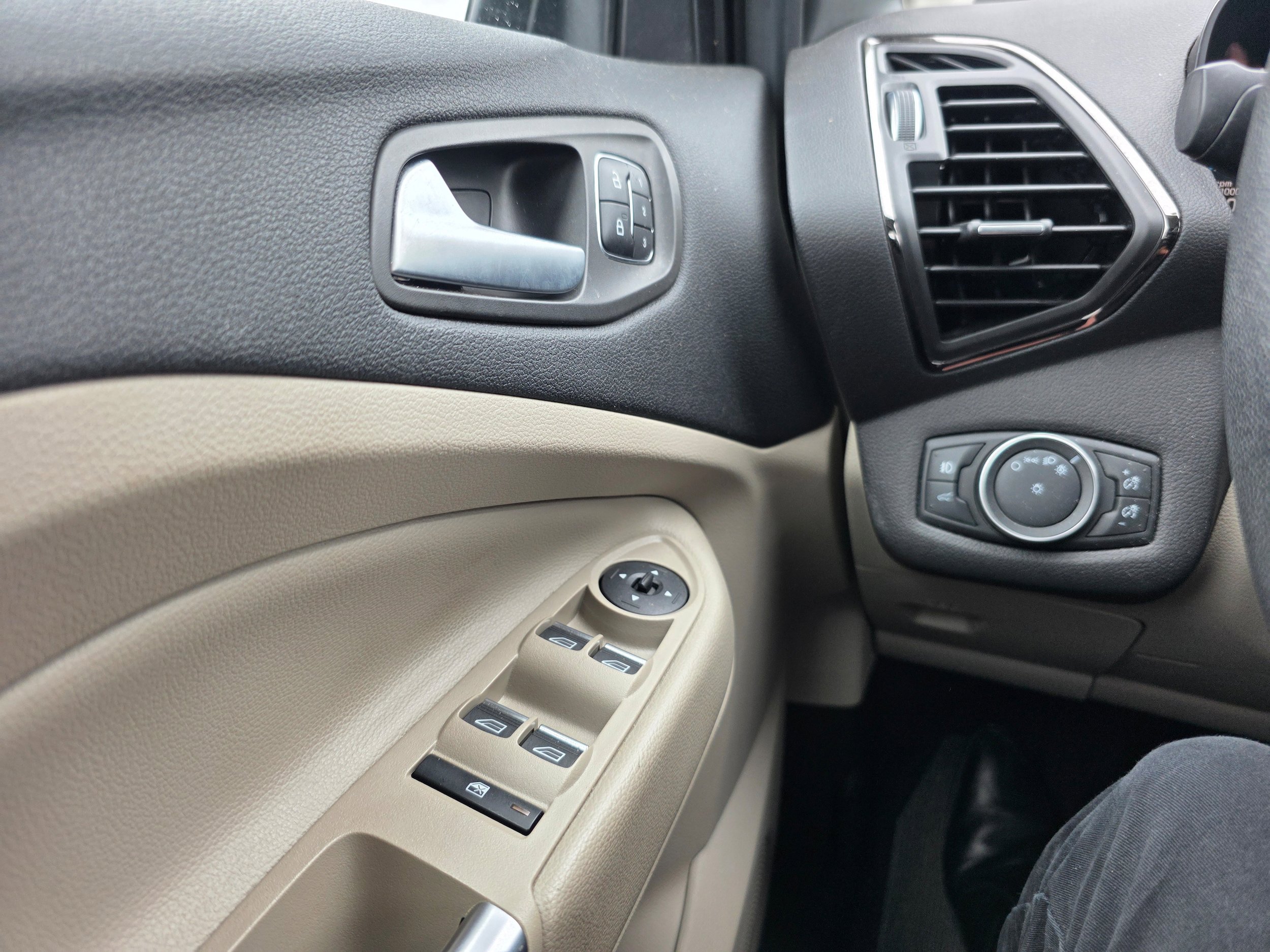 Certified 2018 Ford Escape Titanium AWD/4WD image 18