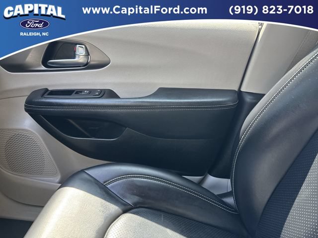 Used 2023 Chrysler Pacifica Touring-L FWD image 27