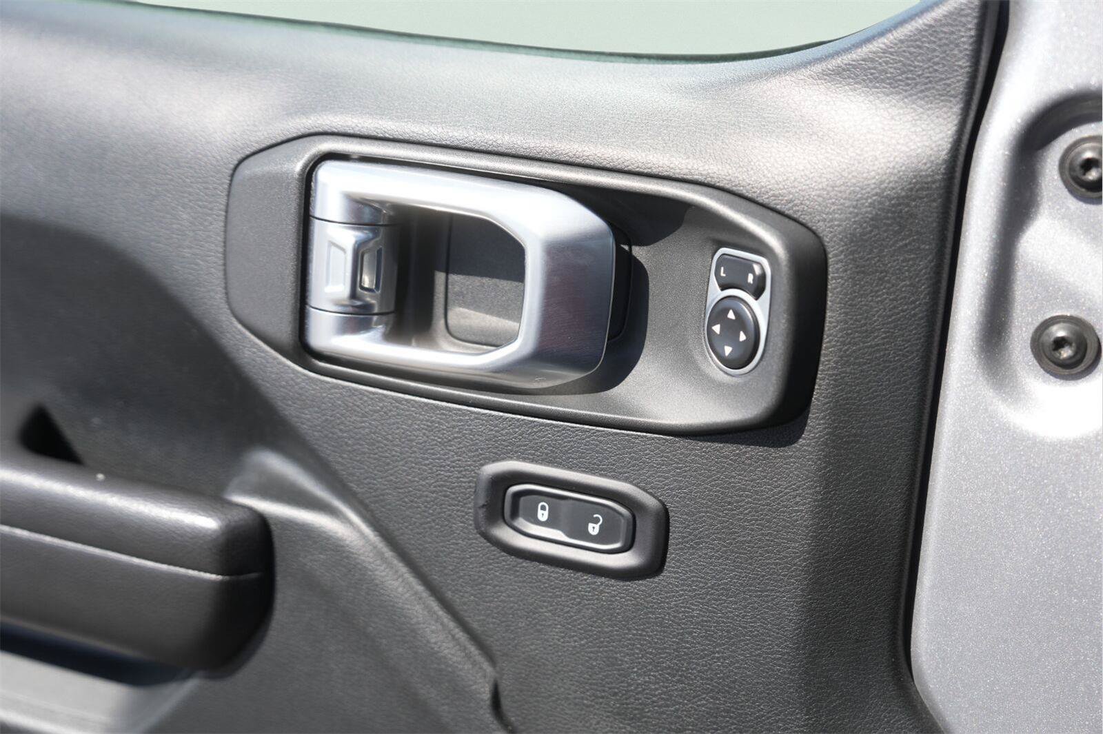 Used 2018 Jeep Wrangler Unlimited Sport S AWD/4WD image 30