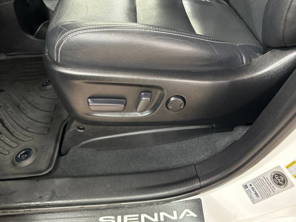 Used 2020 Toyota Sienna SE w/ Nightshade Edition AWD/4WD image 12