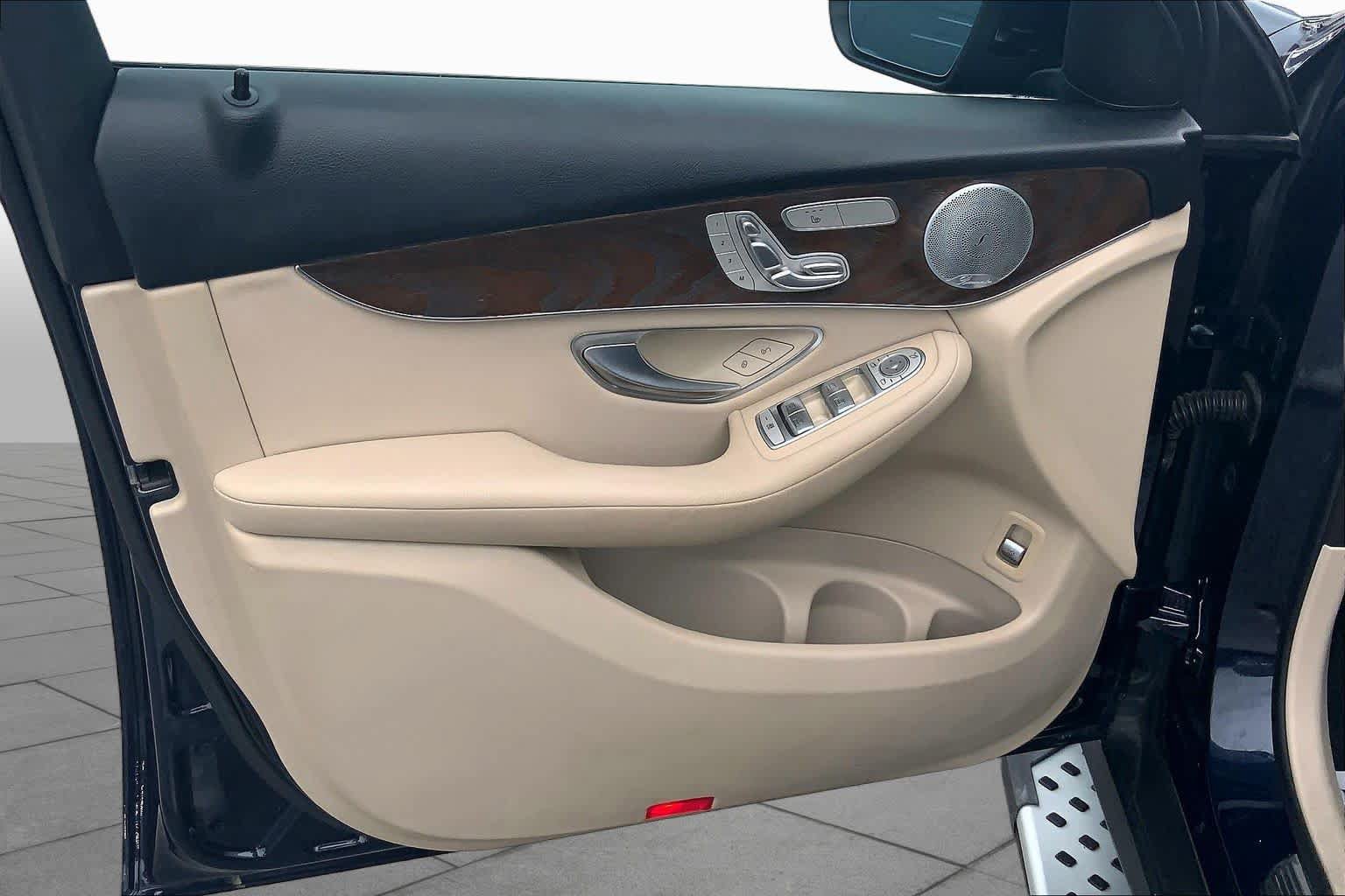 Used 2019 Mercedes-Benz GLC 300 4MATIC image 21