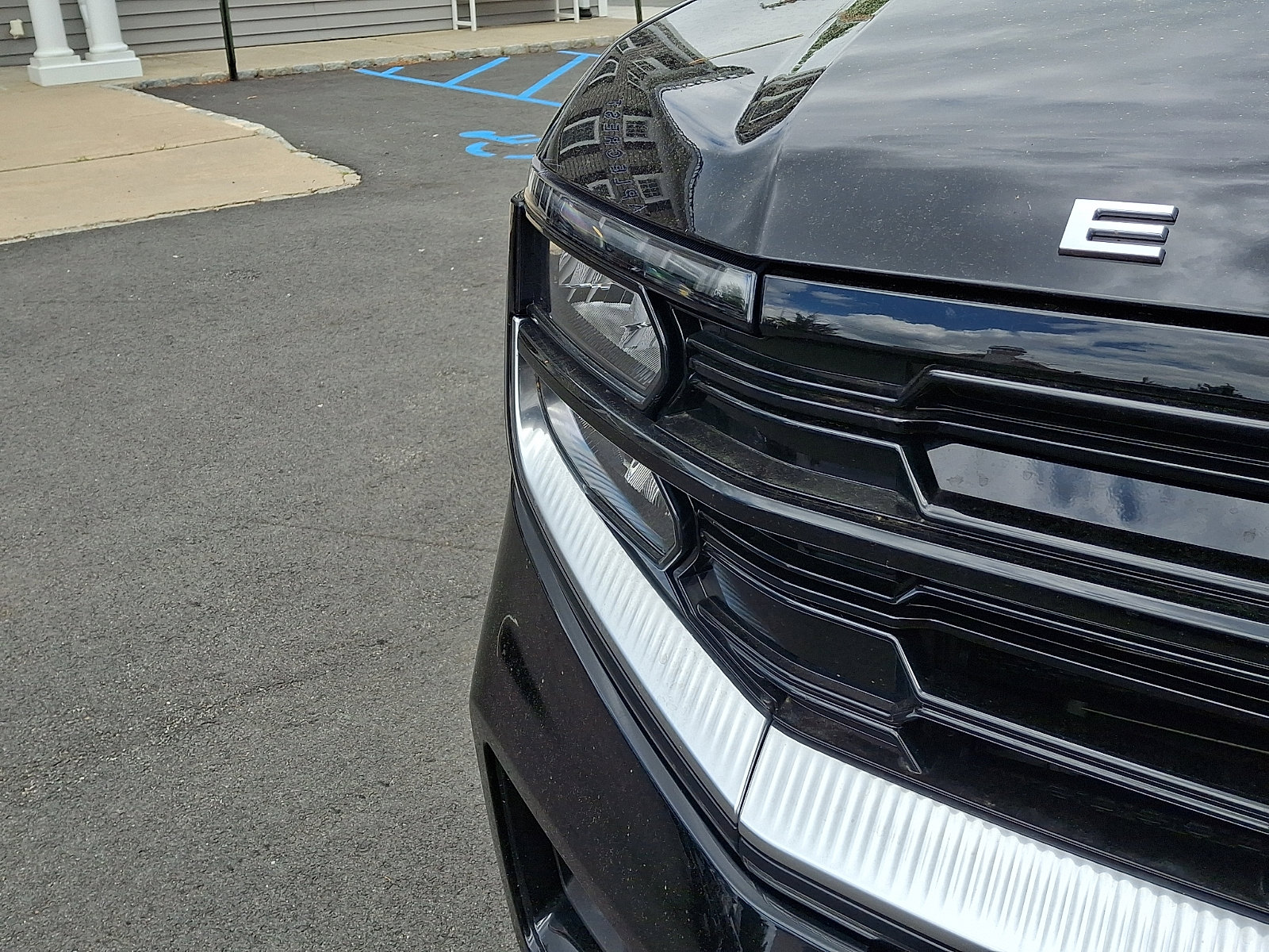 Certified 2025 Ford Expedition Platinum AWD/4WD image 10