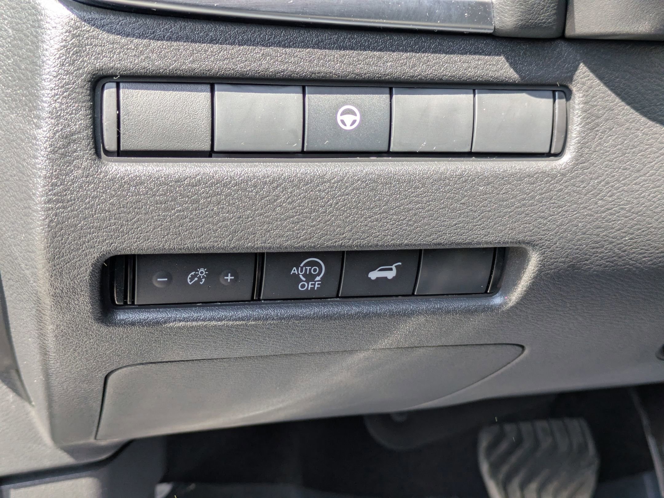 Used 2026 Nissan Rogue SV FWD image 14