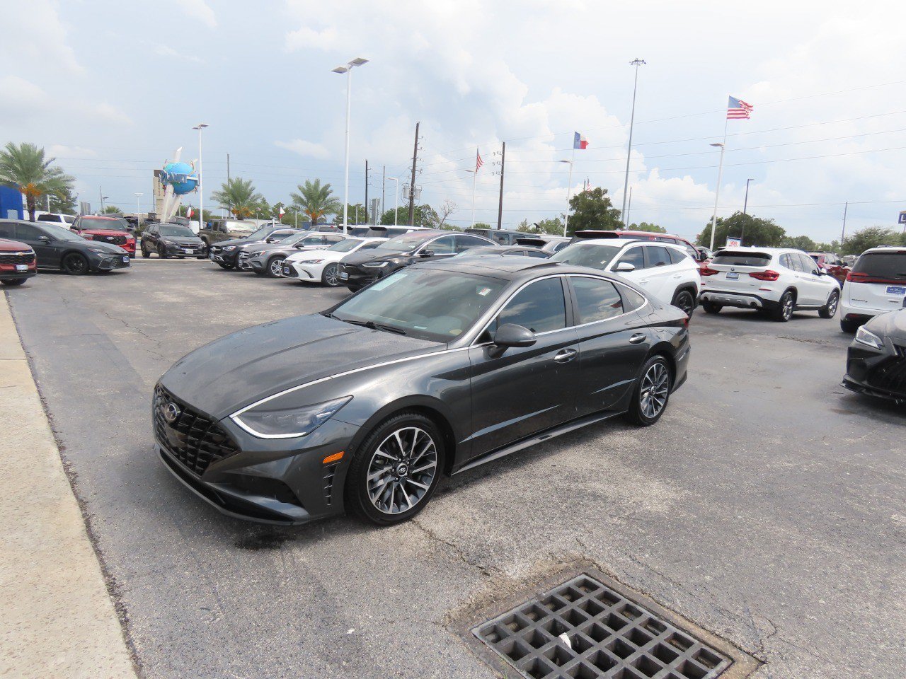 Used 2022 Hyundai Sonata Limited FWD image 2