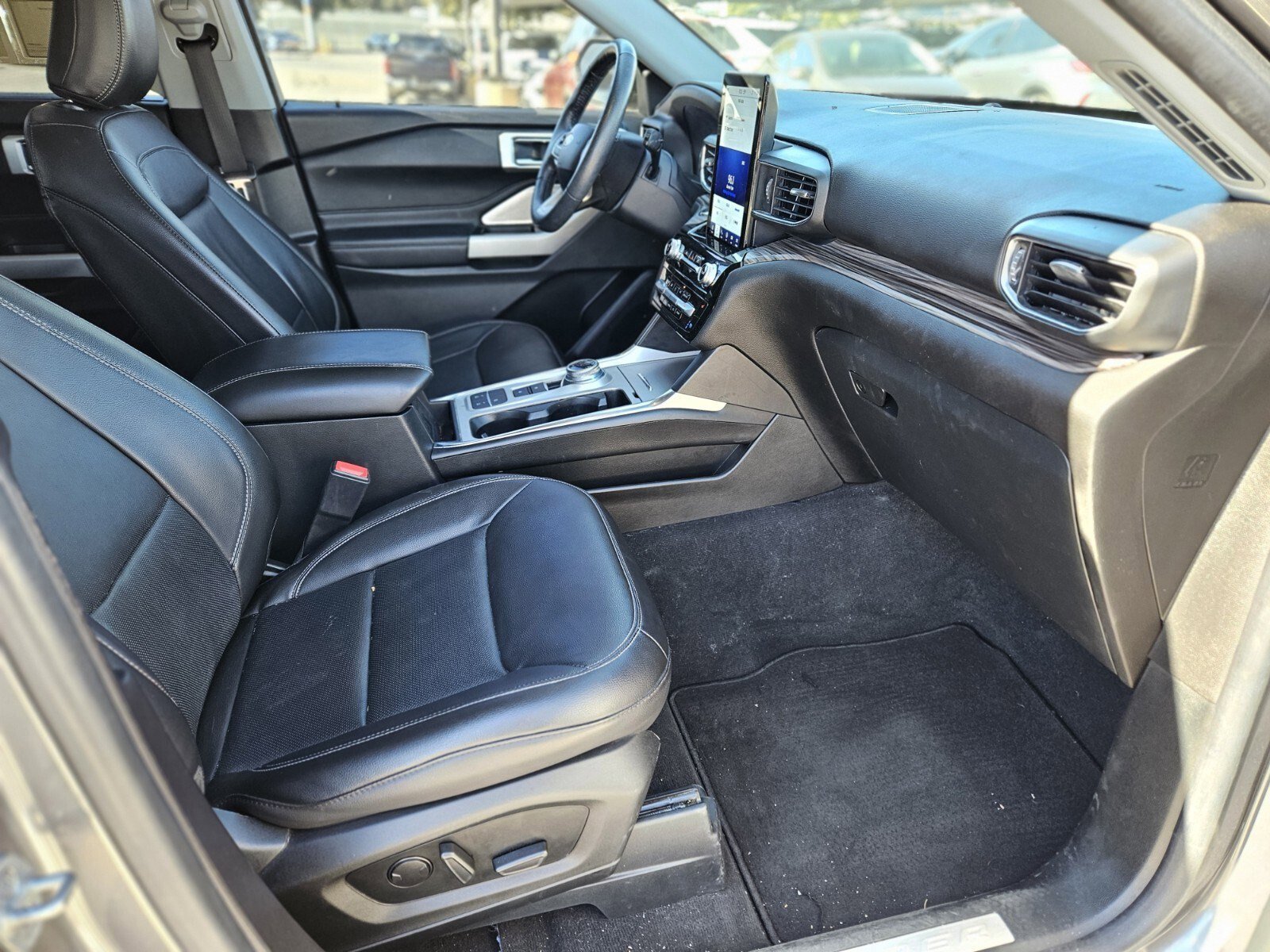 Certified 2022 Ford Explorer Limited w/ Limited Technology Package image 12