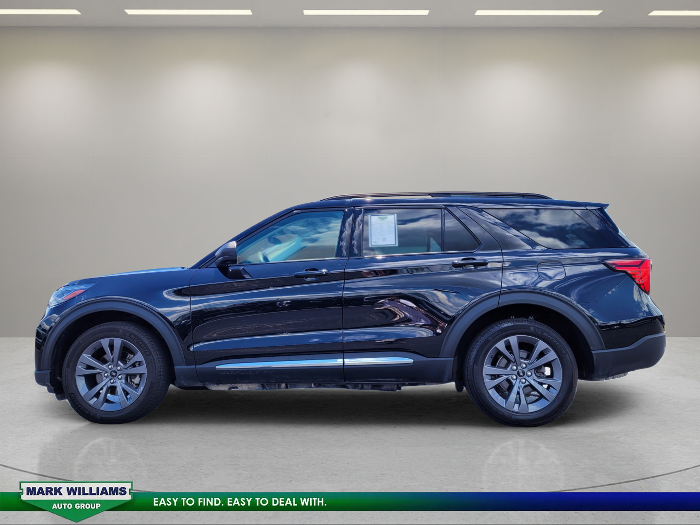 Certified 2025 Ford Explorer Active w/ Active Comfort Package AWD/4WD image 7