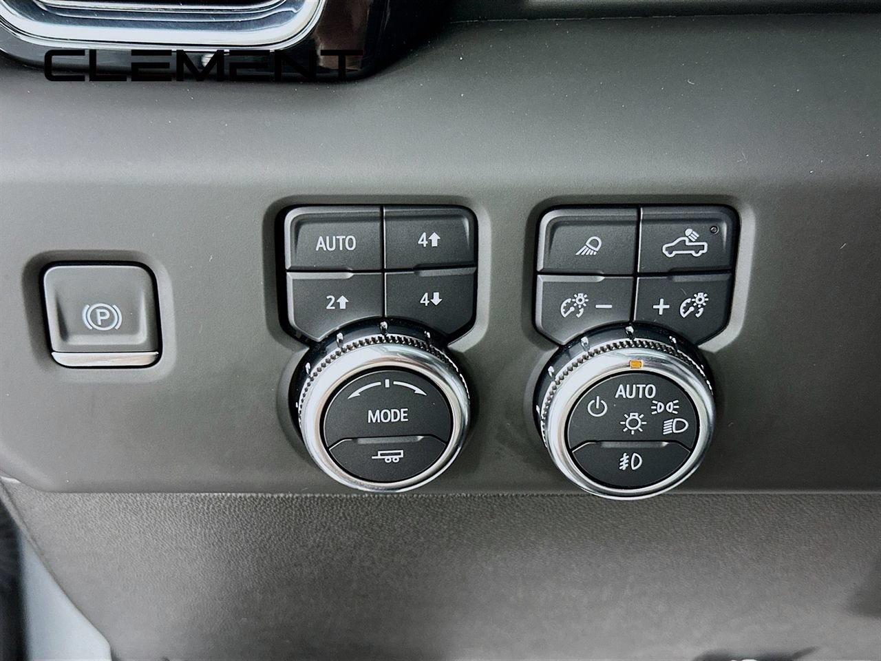 Used 2024 GMC Sierra 3500 Denali w/ Denali Reserve Package AWD/4WD image 14