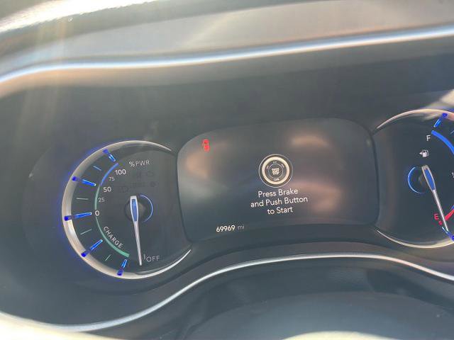 Used 2024 Chrysler Pacifica Limited FWD image 6