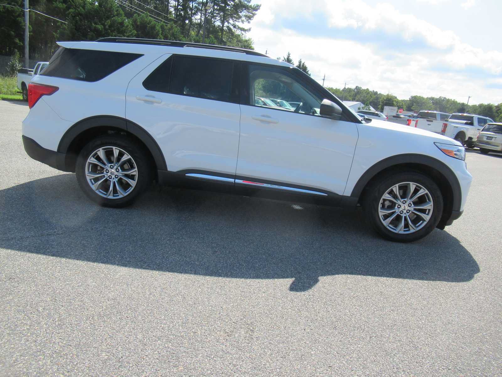 Certified 2021 Ford Explorer XLT w/ Equipment Group 202A RWD image 4