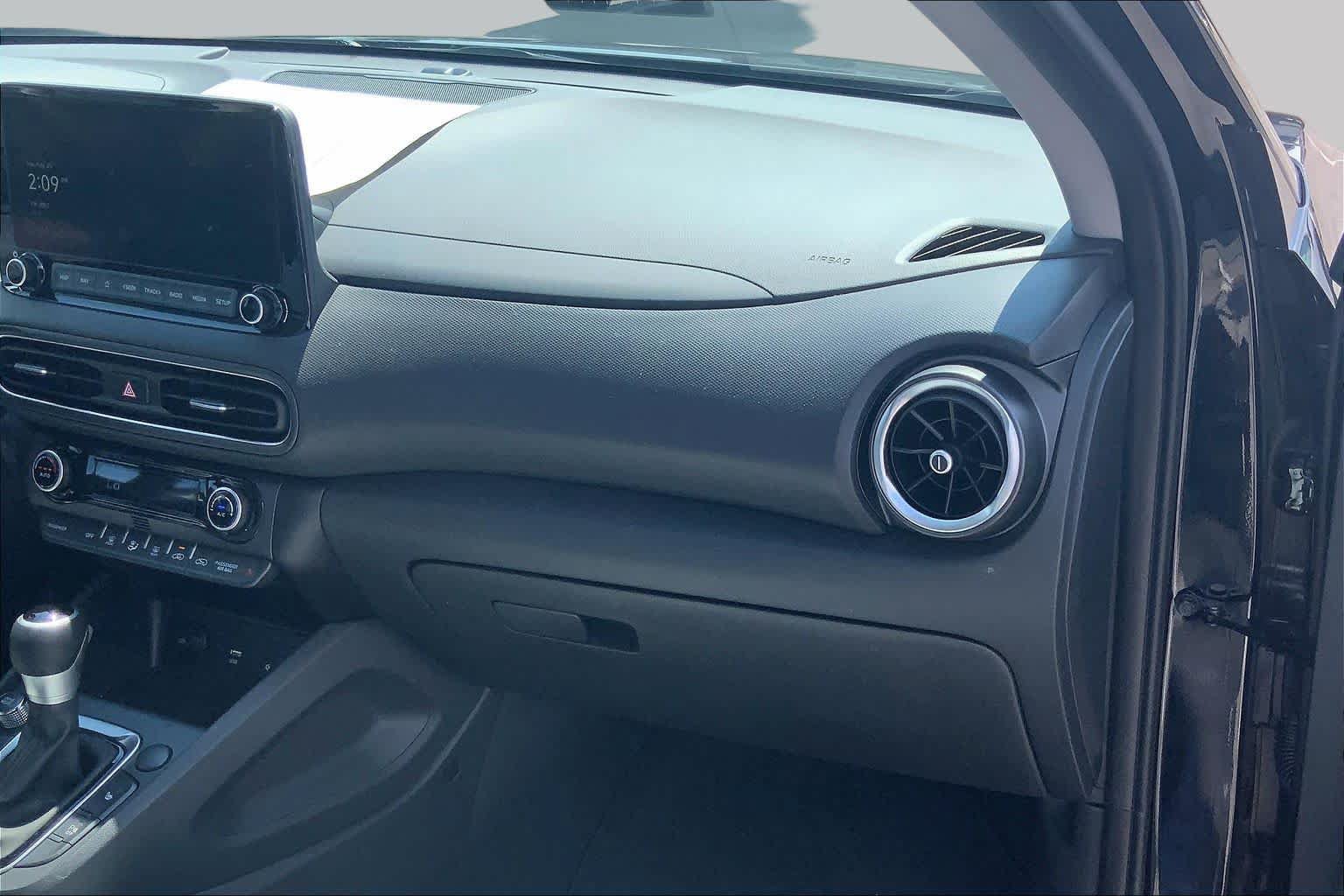 Used 2023 Hyundai Kona Limited FWD image 18