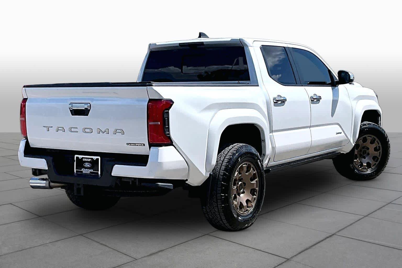 Used 2025 Toyota Tacoma Limited AWD/4WD image 7