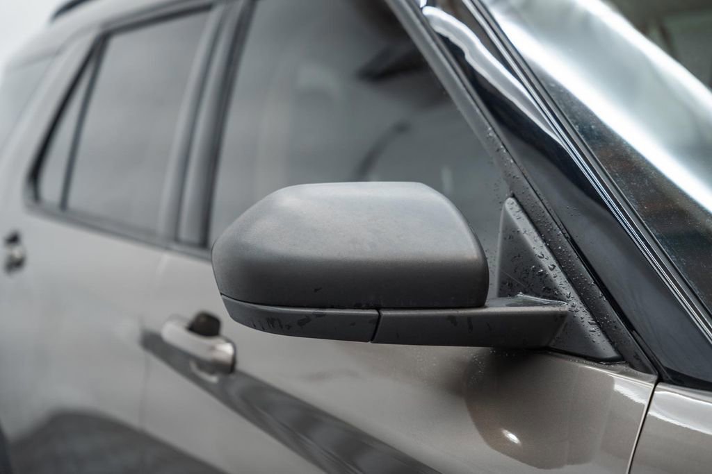 Certified 2021 Ford Explorer XLT w/ Equipment Group 202A image 17