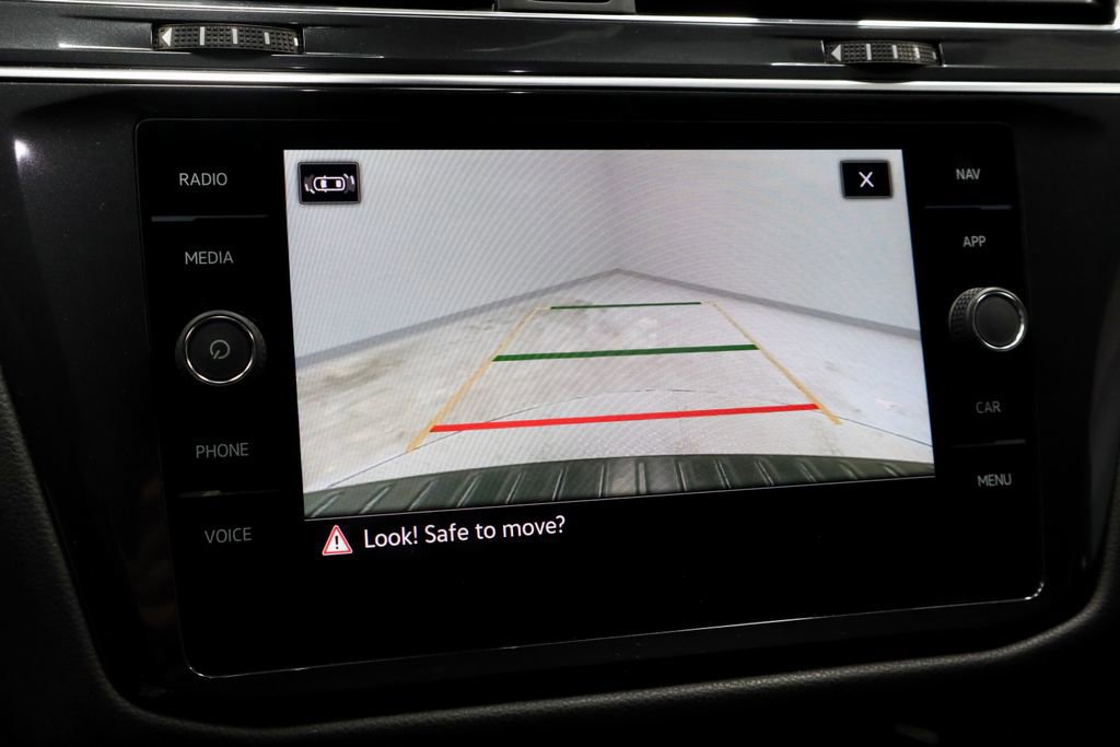 Used 2022 Volkswagen Tiguan SEL R-Line image 9