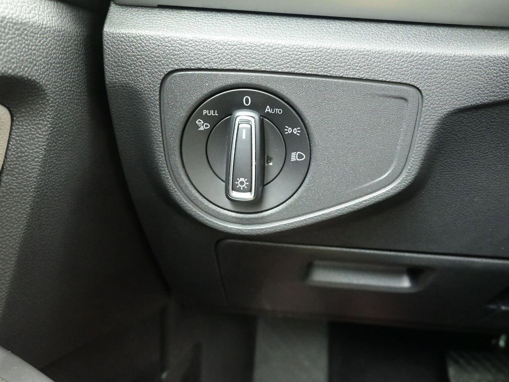 Used 2023 Volkswagen Atlas SE w/ Panoramic Sunroof Package FWD image 18