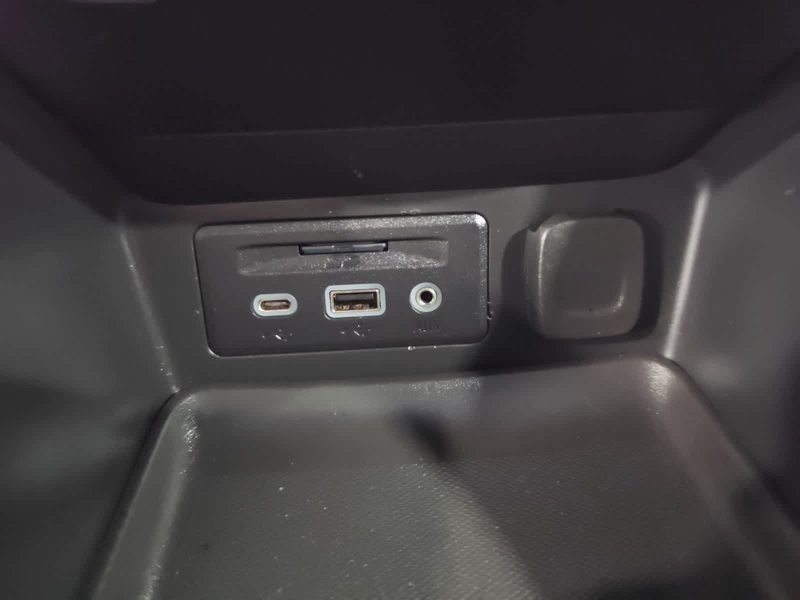 Used 2022 GMC Terrain SLT w/ Infotainment Package II AWD/4WD image 27