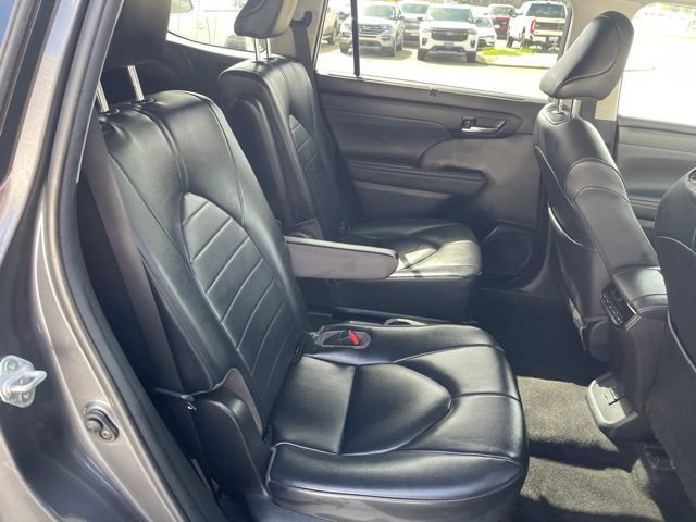 Used 2023 Toyota Highlander XLE FWD image 24